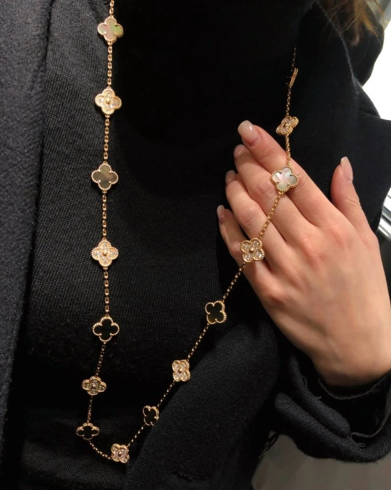 NewStyle Vca Necklaces 254961