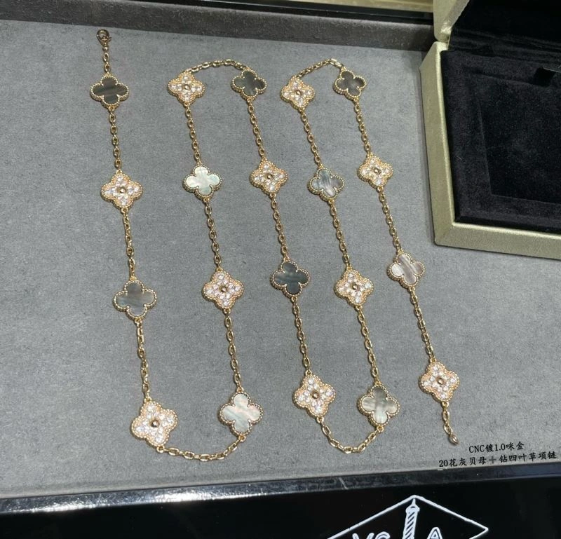 NewStyle Vca Necklaces 254961