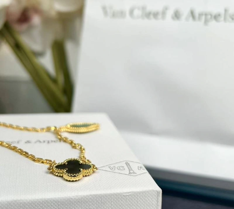 Functional Vca Necklaces 254947