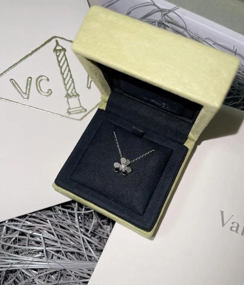 Vca Necklaces Versatile 254950