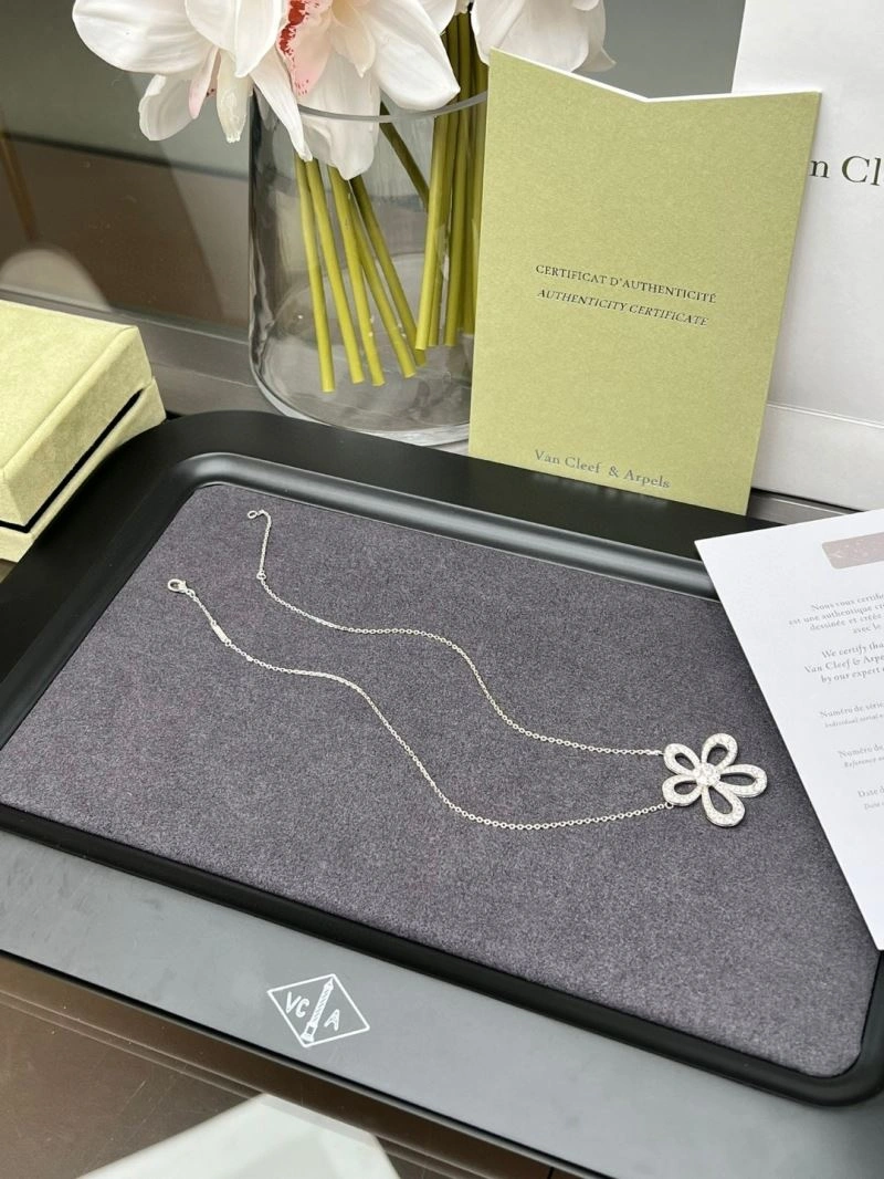 Vca Necklaces TopPick 254946
