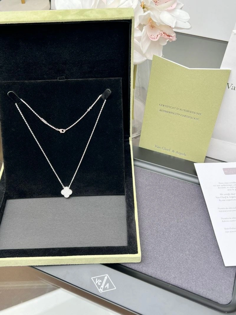 Vca Necklaces Effortless 254935