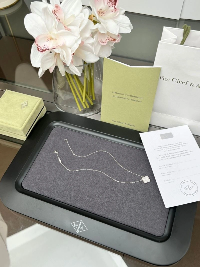 Vca Necklaces Effortless 254935