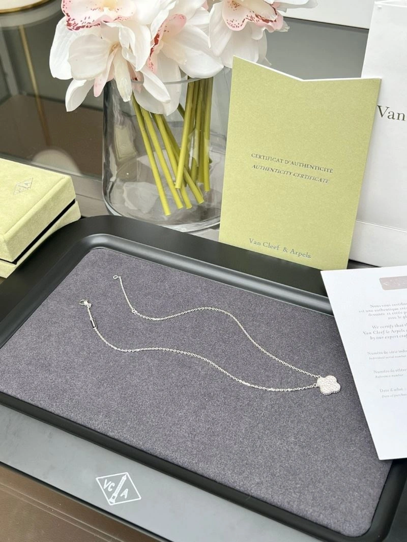Vca Necklaces Effortless 254935