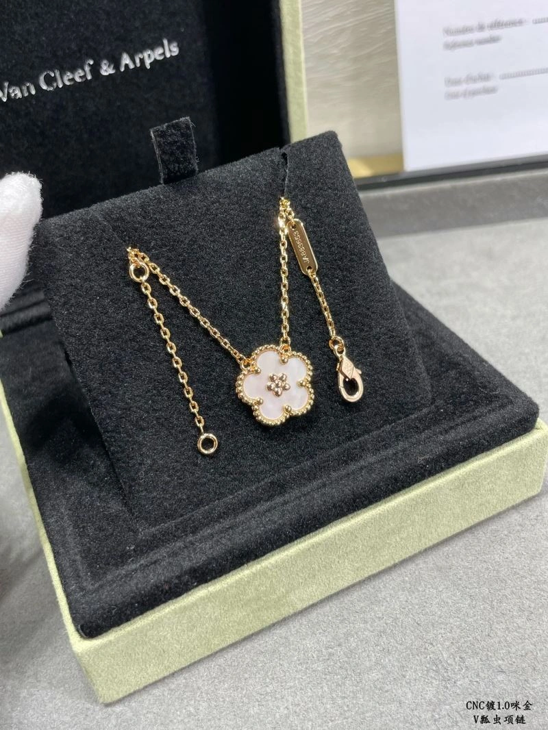 Supportive Vca Necklaces 254917