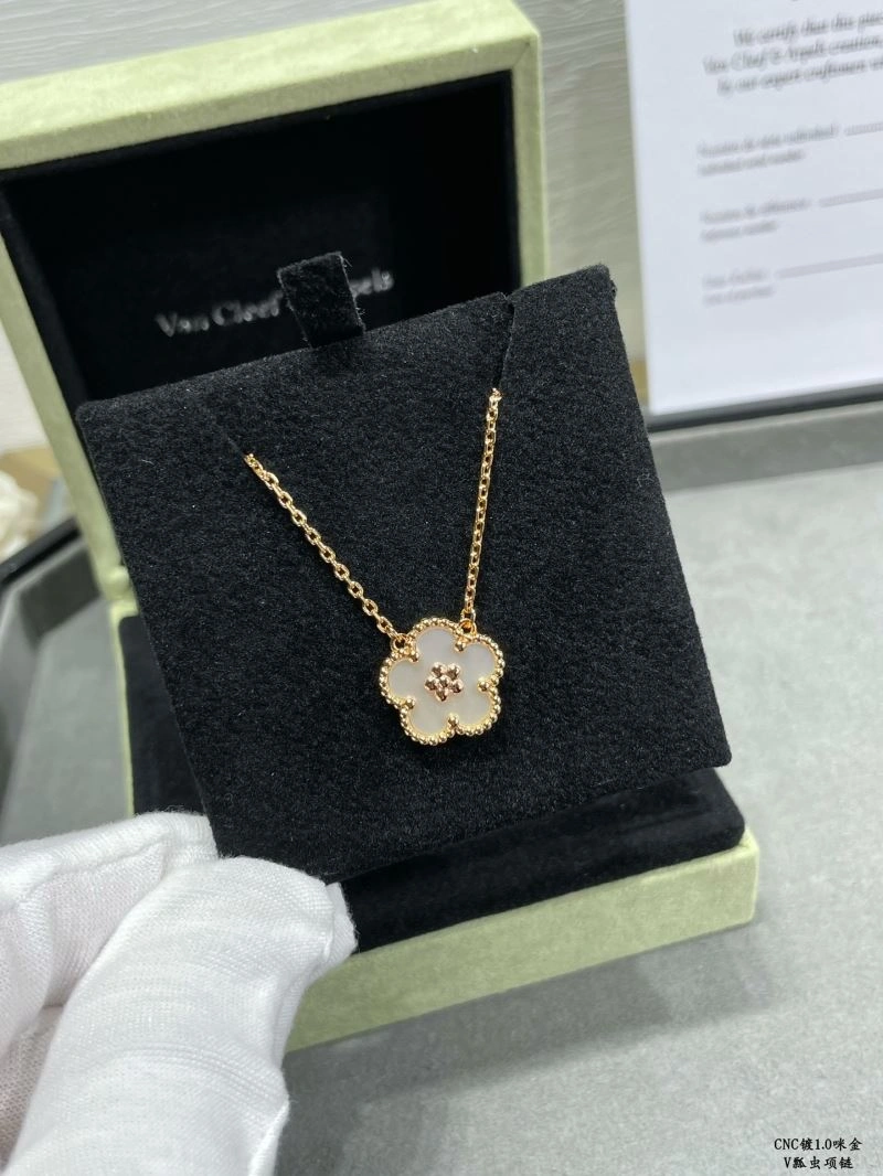 Supportive Vca Necklaces 254917