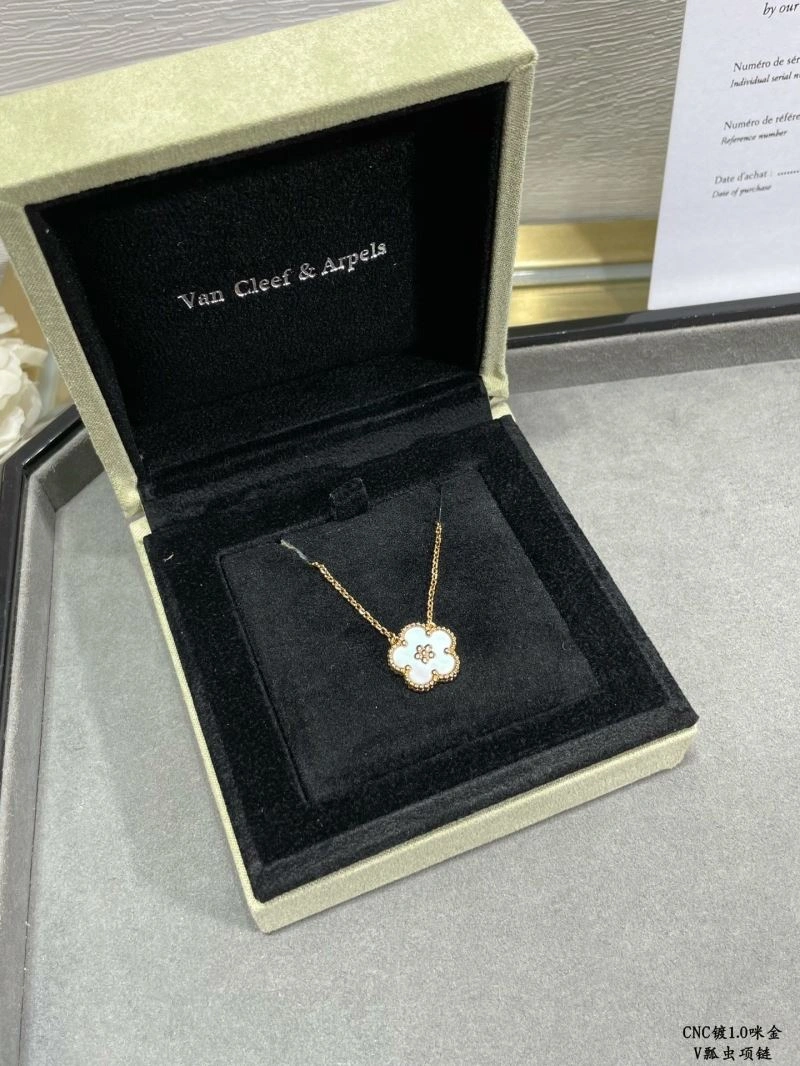 Supportive Vca Necklaces 254917