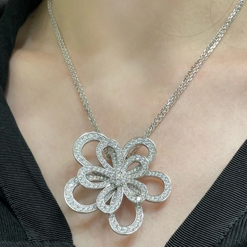 Flexible Vca Necklaces 254915