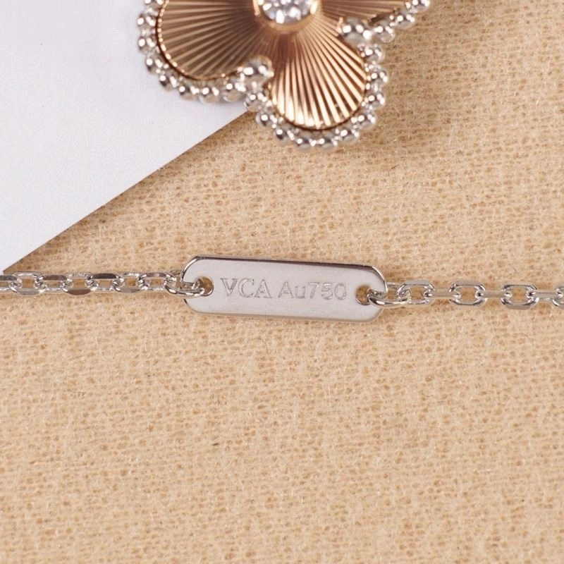 Compact Vca Necklaces 254685
