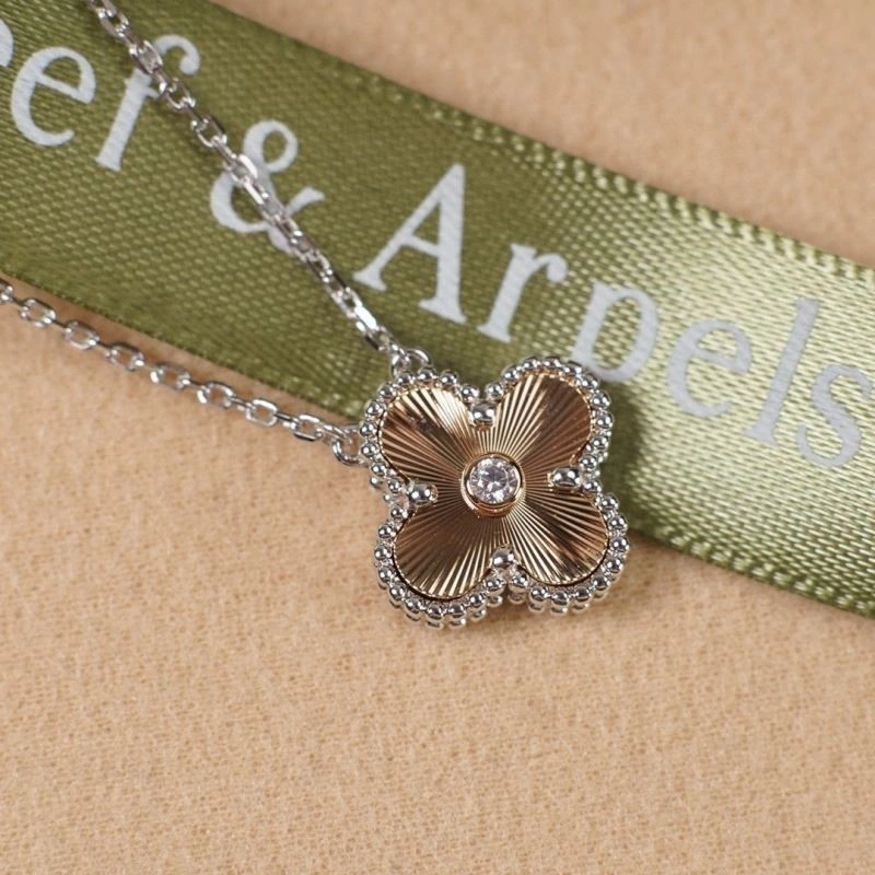 Compact Vca Necklaces 254685