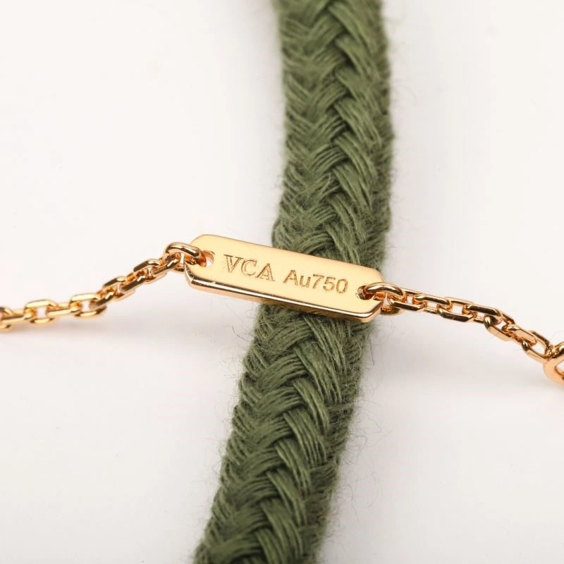 TravelReady Vca Necklaces 254682