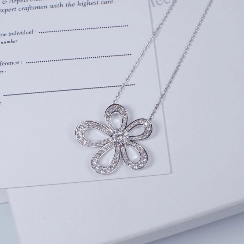 Lightweight Vca Necklaces 254681