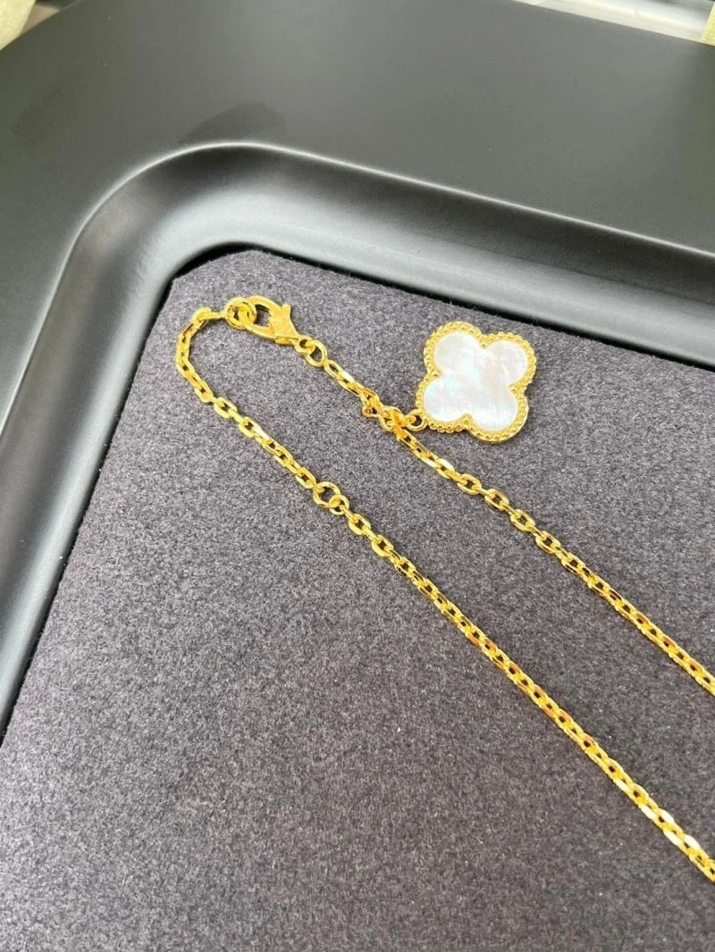 SunProtective Vca Necklaces 254672