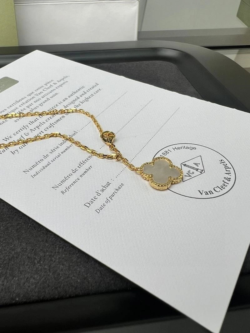 SunProtective Vca Necklaces 254672