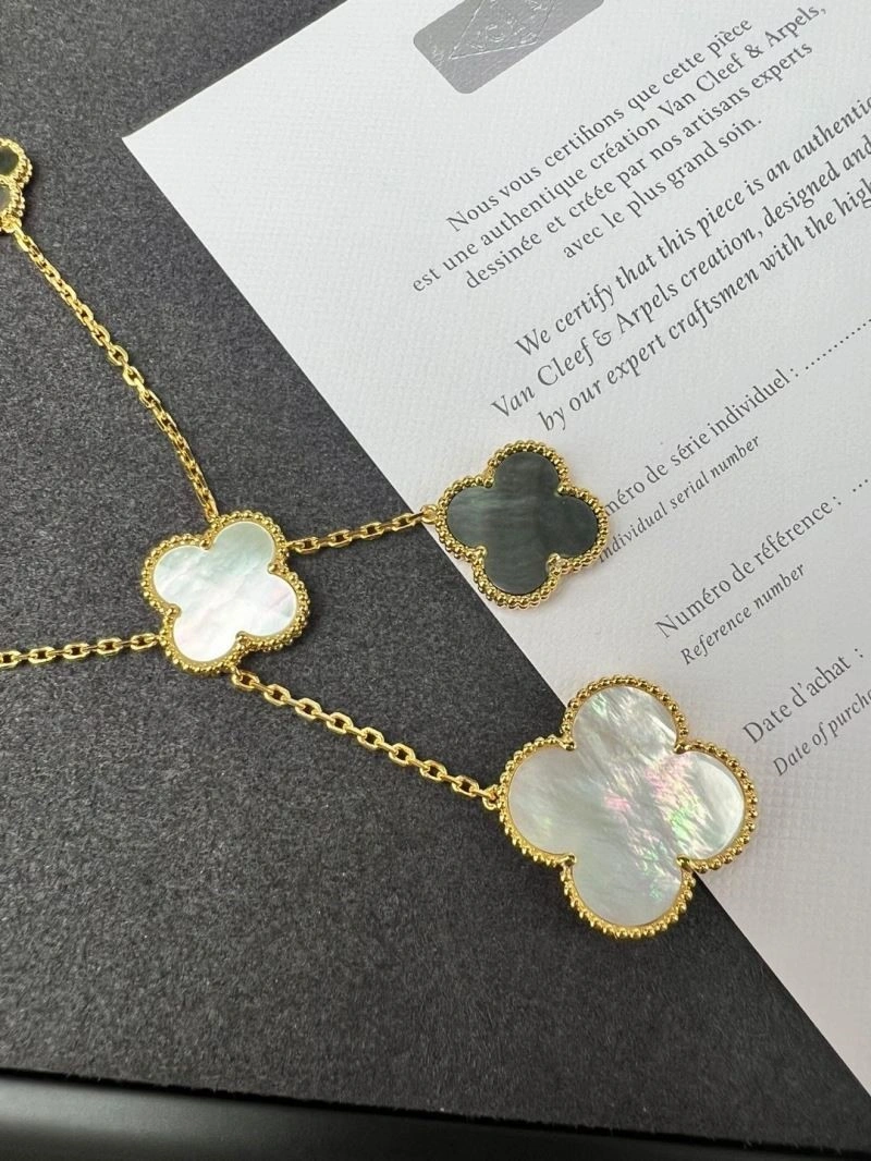 SunProtective Vca Necklaces 254672