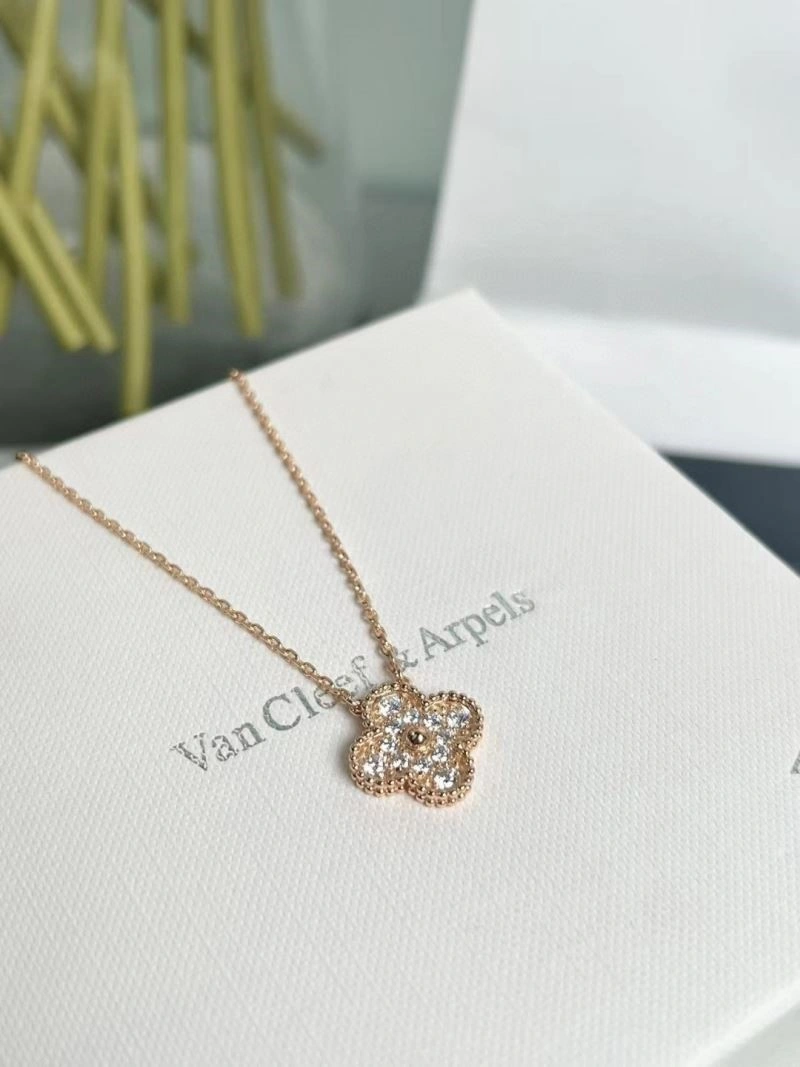 MoistureWicking Vca Necklaces 254671