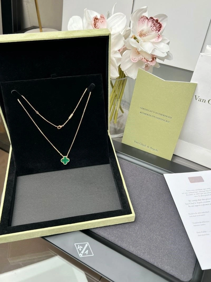 Lightweight Vca Necklaces 254648