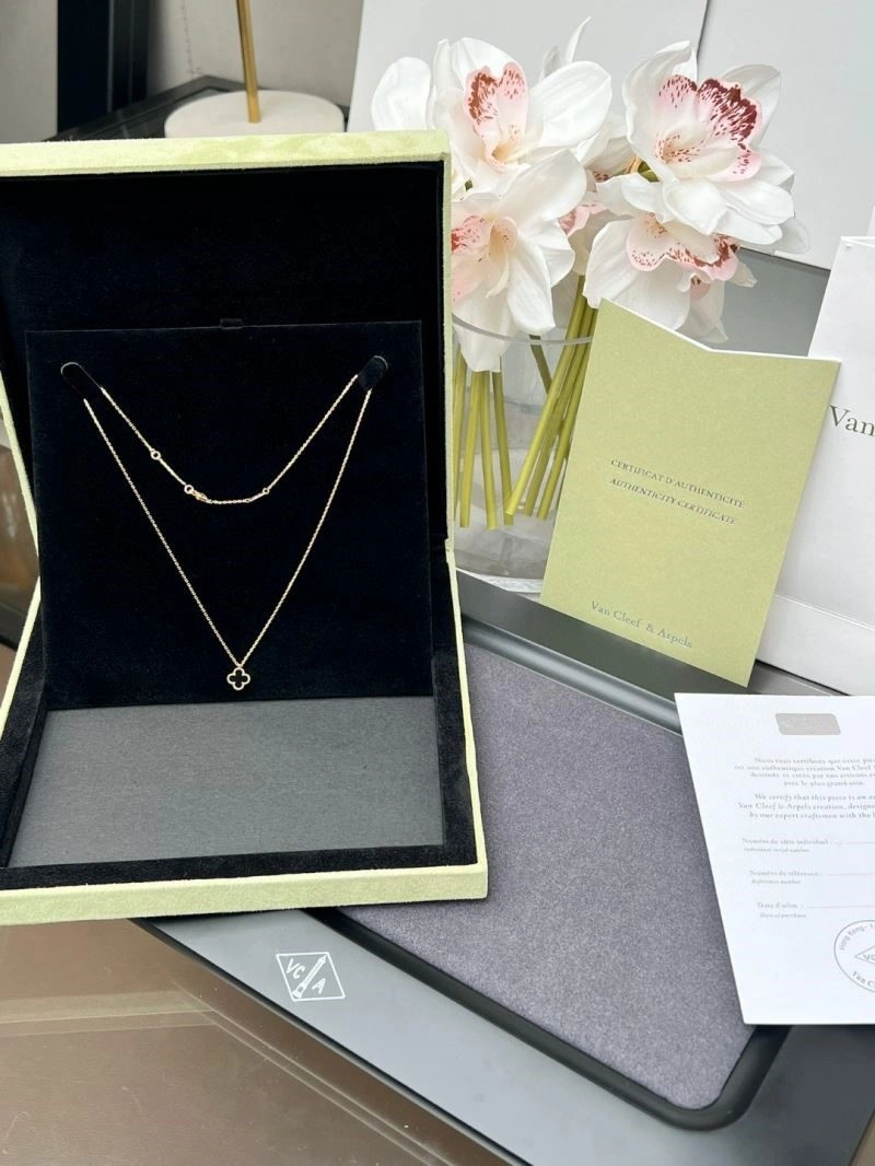 Vca Necklaces Vibrant 254656