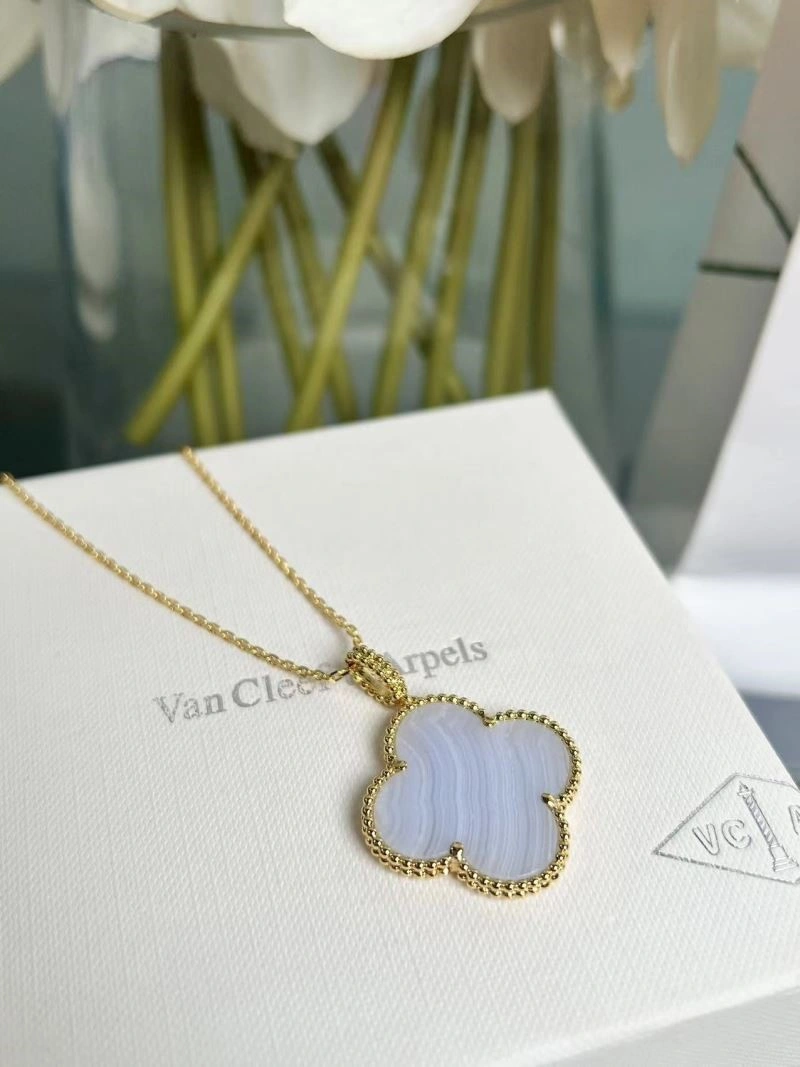 Vca Necklaces SmoothTexture 254658