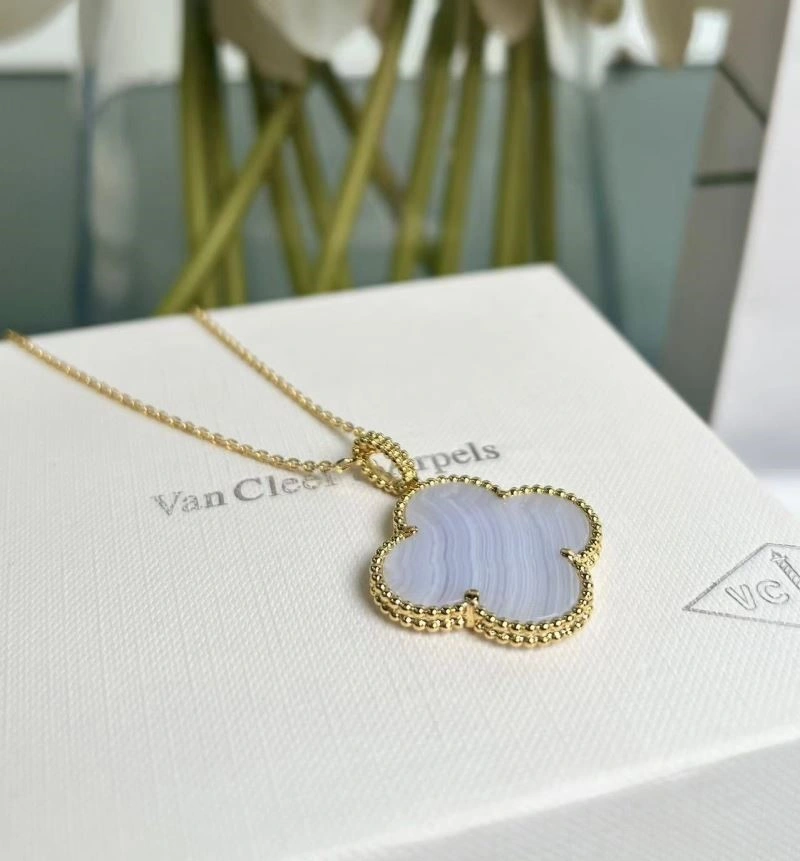 Vca Necklaces SmoothTexture 254658
