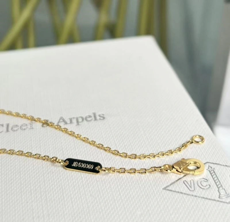 Vca Necklaces SmoothTexture 254658