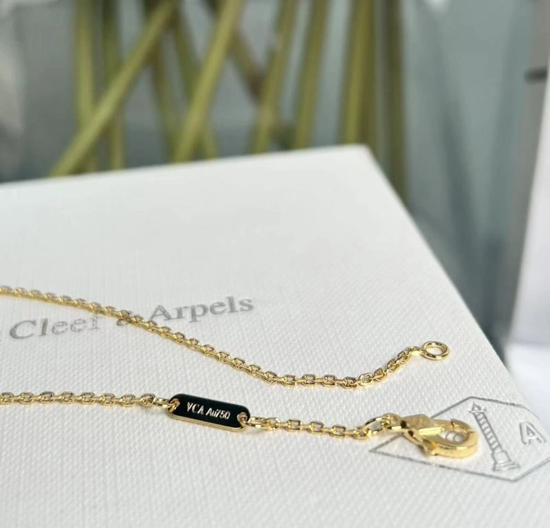 Vca Necklaces SmoothTexture 254658