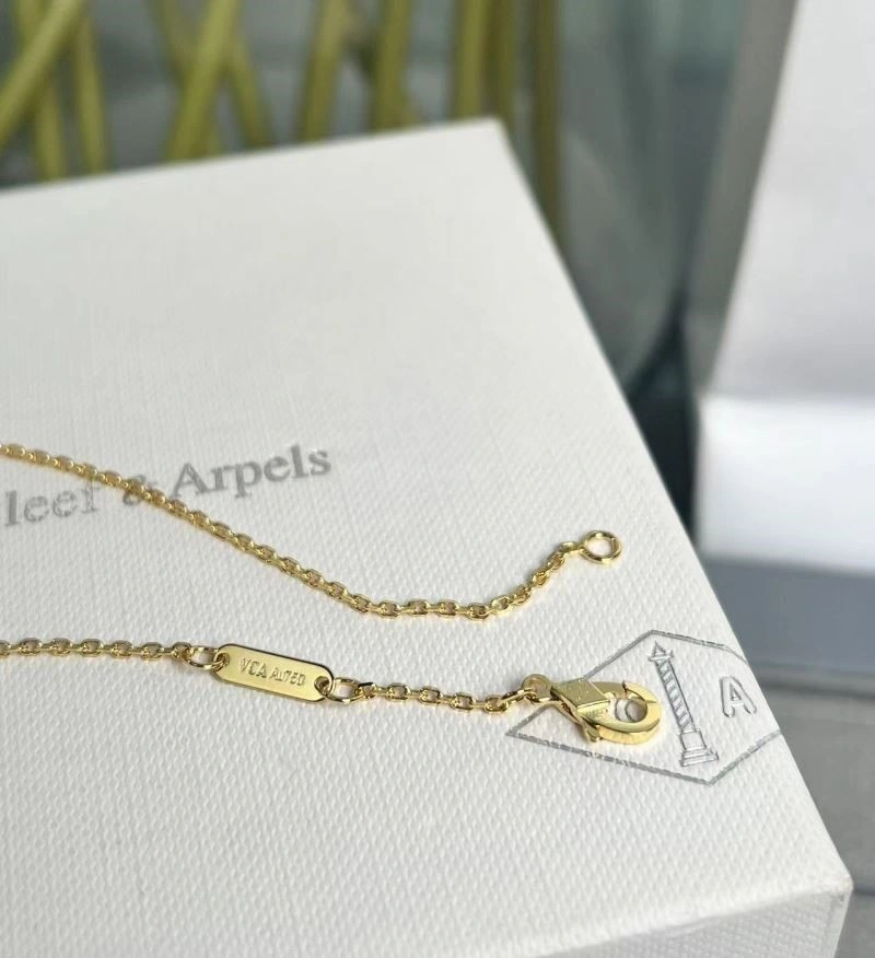Vca Necklaces SmoothTexture 254658