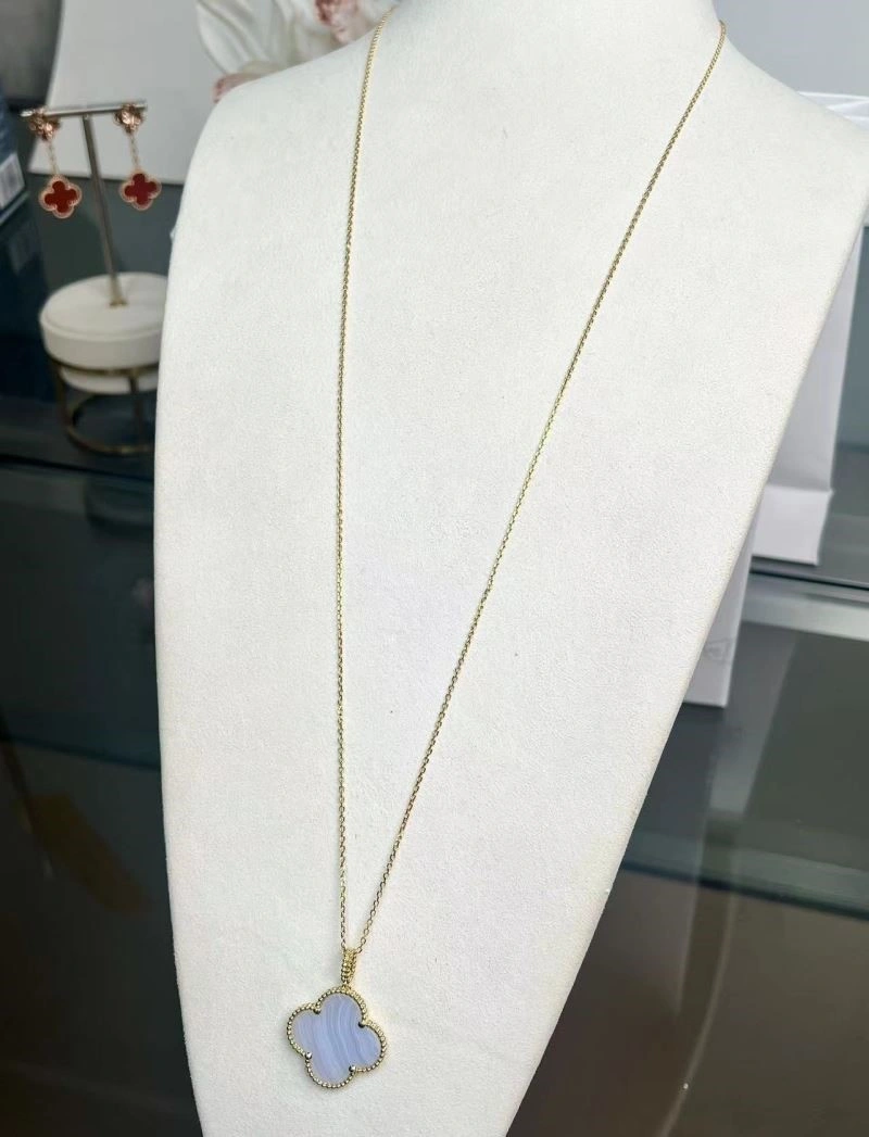 Vca Necklaces SmoothTexture 254658