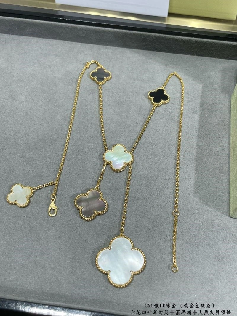 Sporty Vca Necklaces 254659