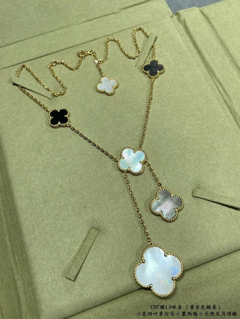 Sporty Vca Necklaces 254659