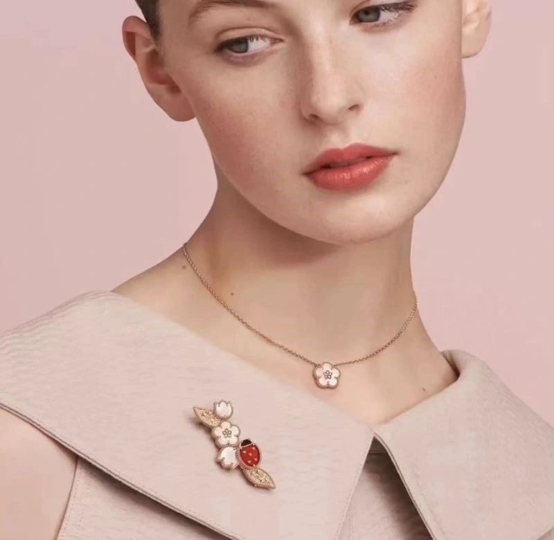 Minimalist Vca Necklaces 254625