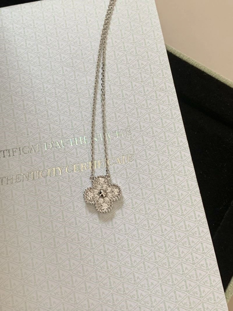 Vca Necklaces Lightweight 254641