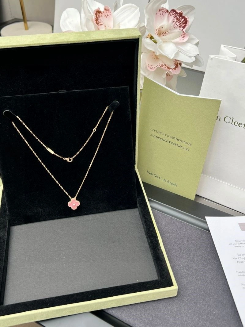 Vca Necklaces TechFriendly 254525