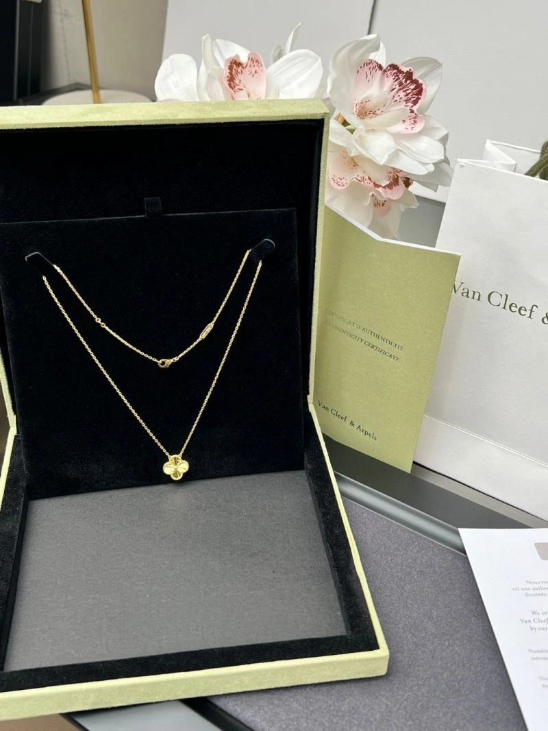 Sleek Vca Necklaces 254527