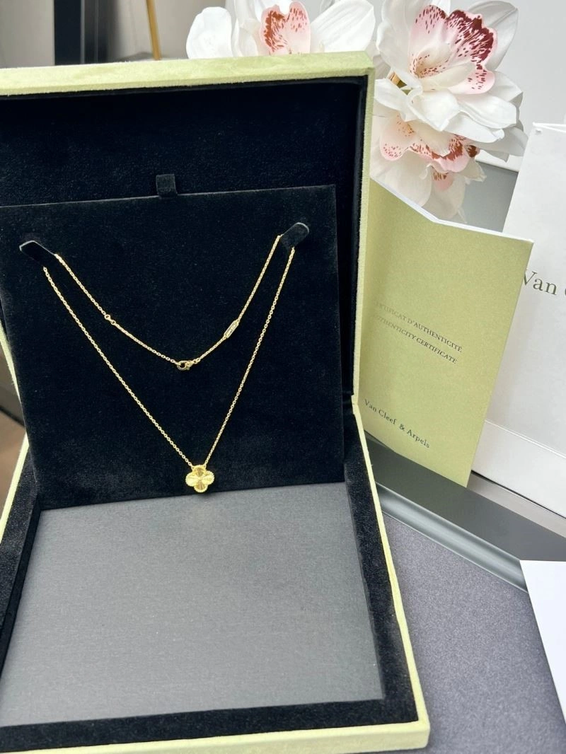 Sleek Vca Necklaces 254527