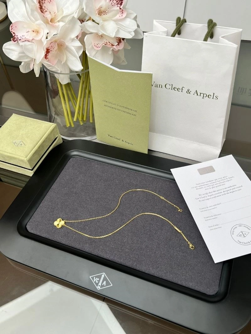 Sleek Vca Necklaces 254527