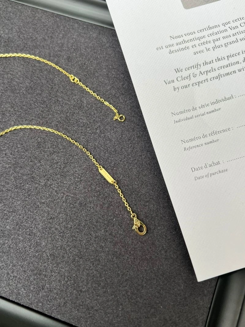 Sleek Vca Necklaces 254527