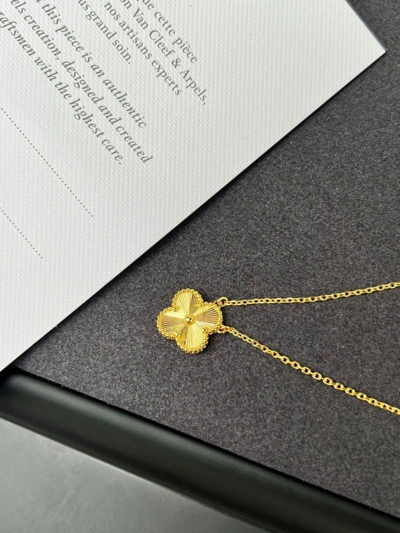 Sleek Vca Necklaces 254527