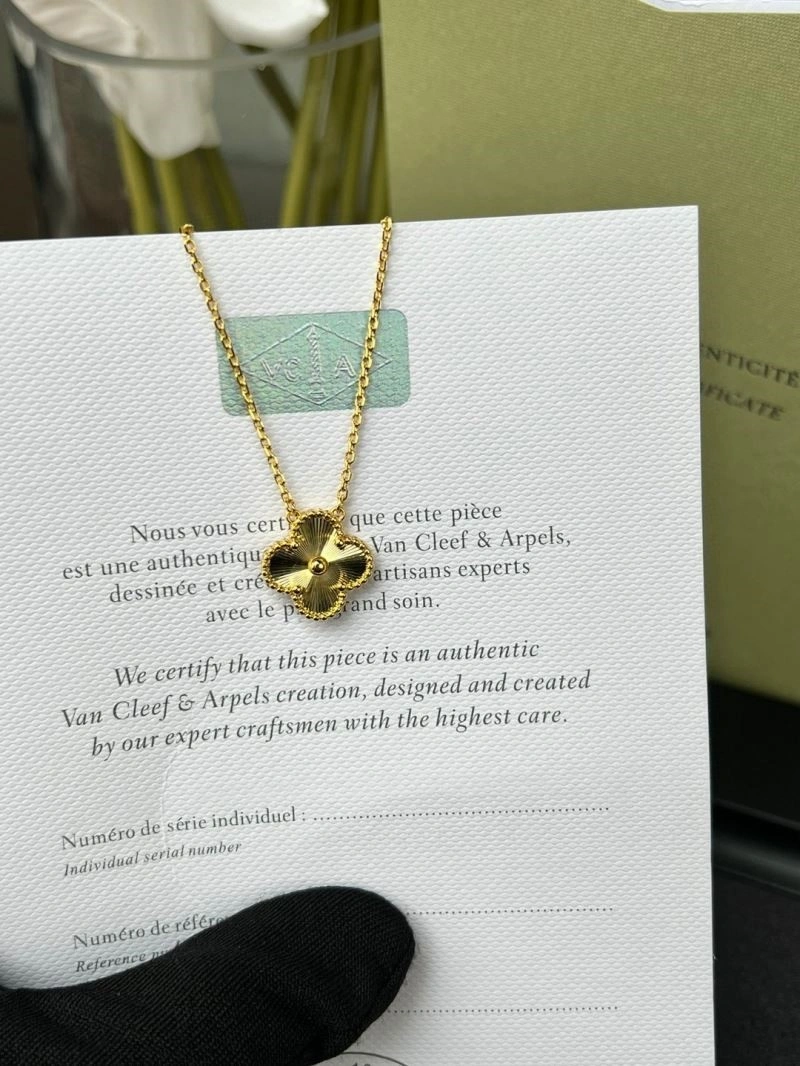 Sleek Vca Necklaces 254527