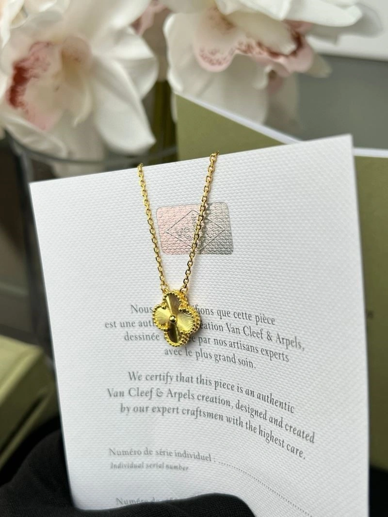 Sleek Vca Necklaces 254527