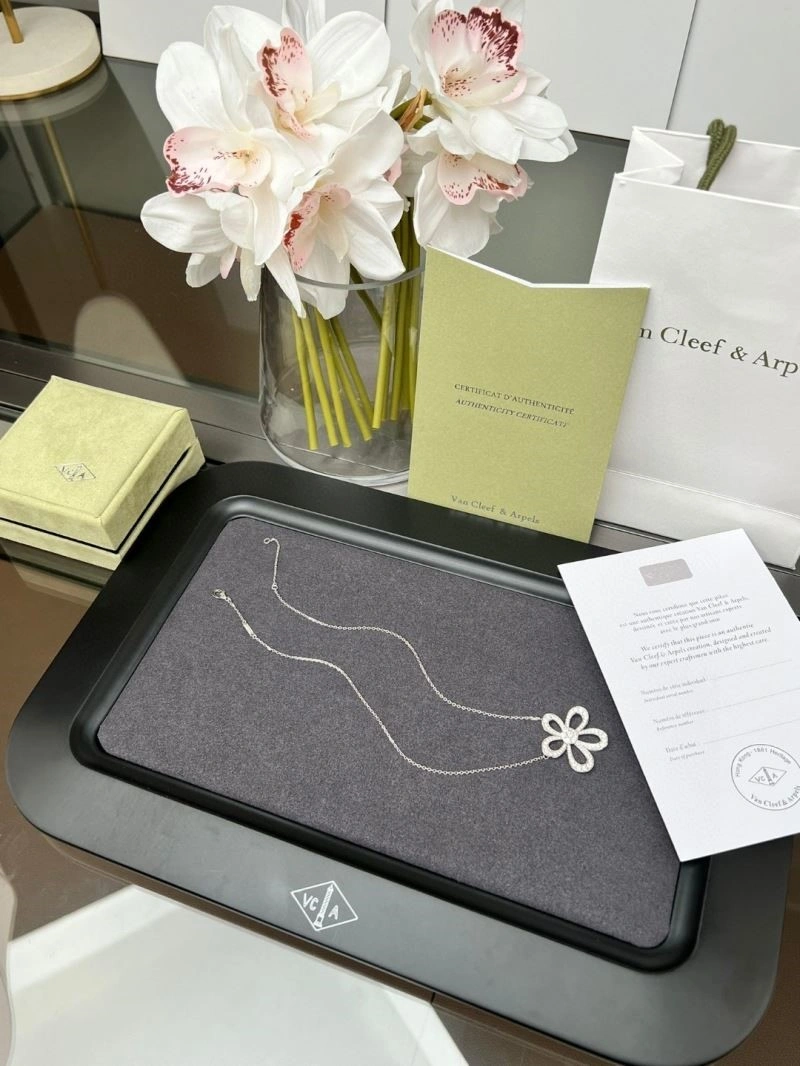 Vca Necklaces Compact 254493