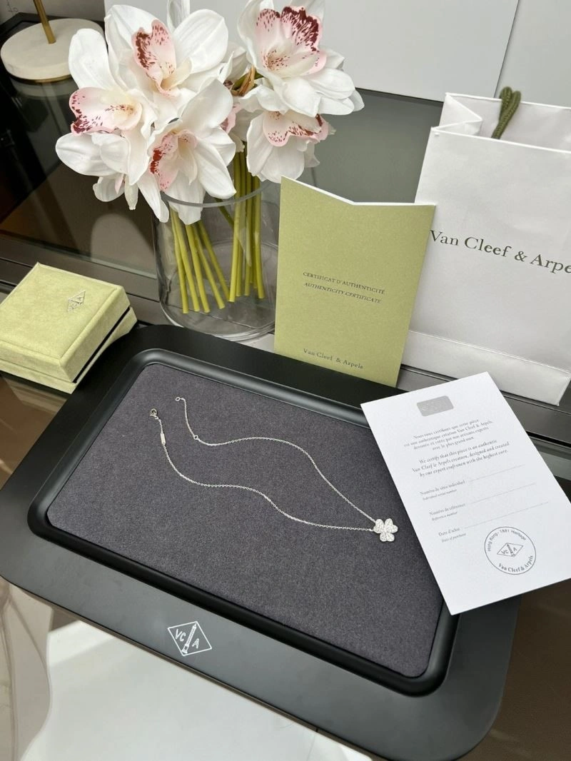 FlexibleFit Vca Necklaces 254498