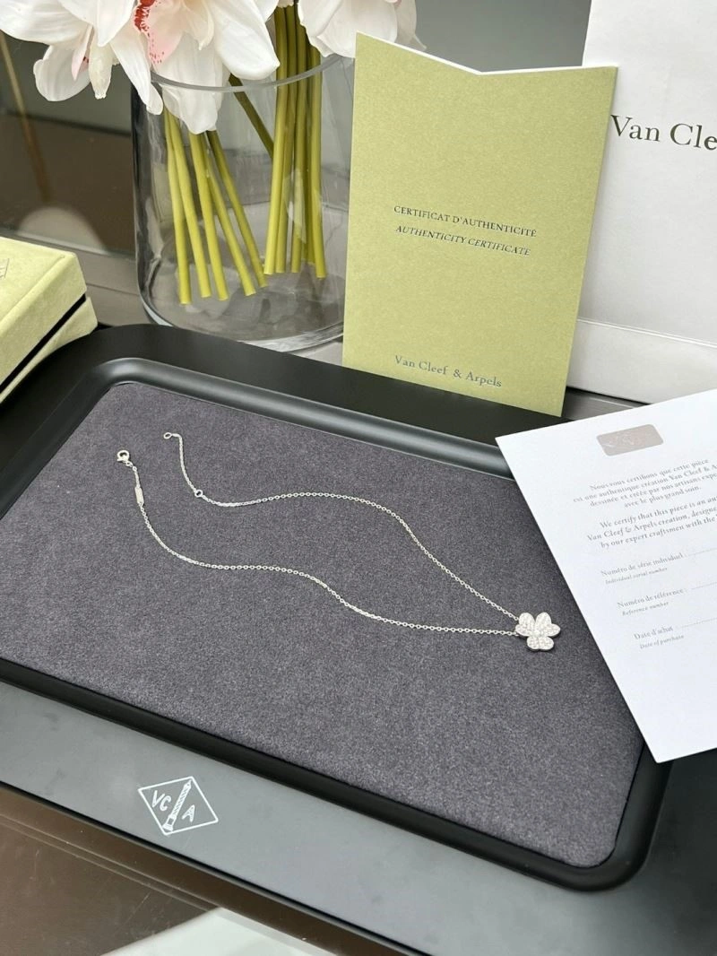 FlexibleFit Vca Necklaces 254498