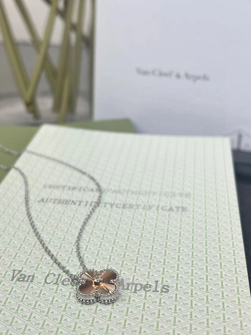 SmoothTexture Vca Necklaces 254502