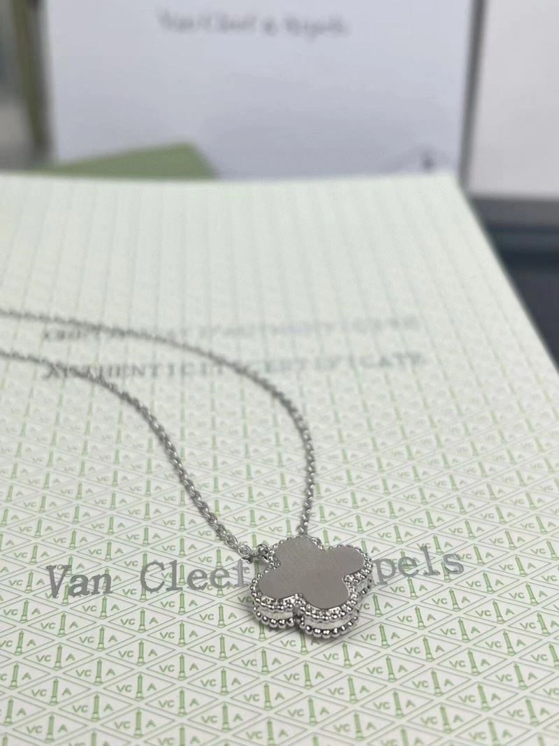 SmoothTexture Vca Necklaces 254502