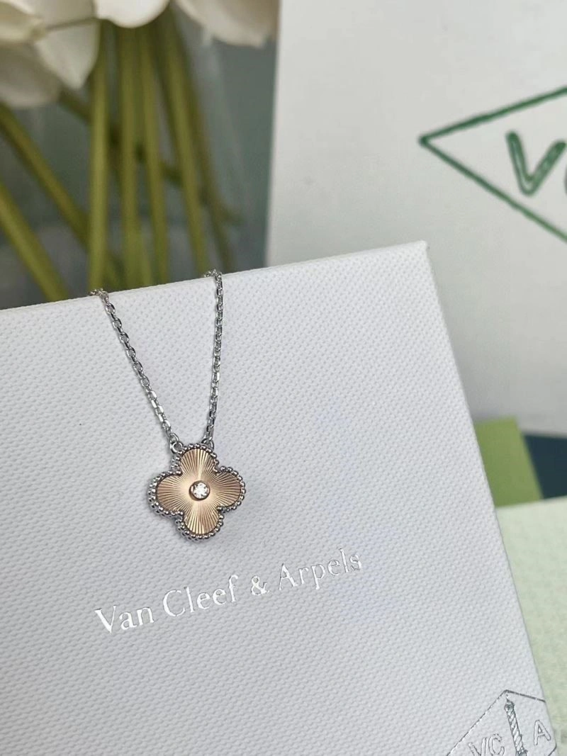 SmoothTexture Vca Necklaces 254502