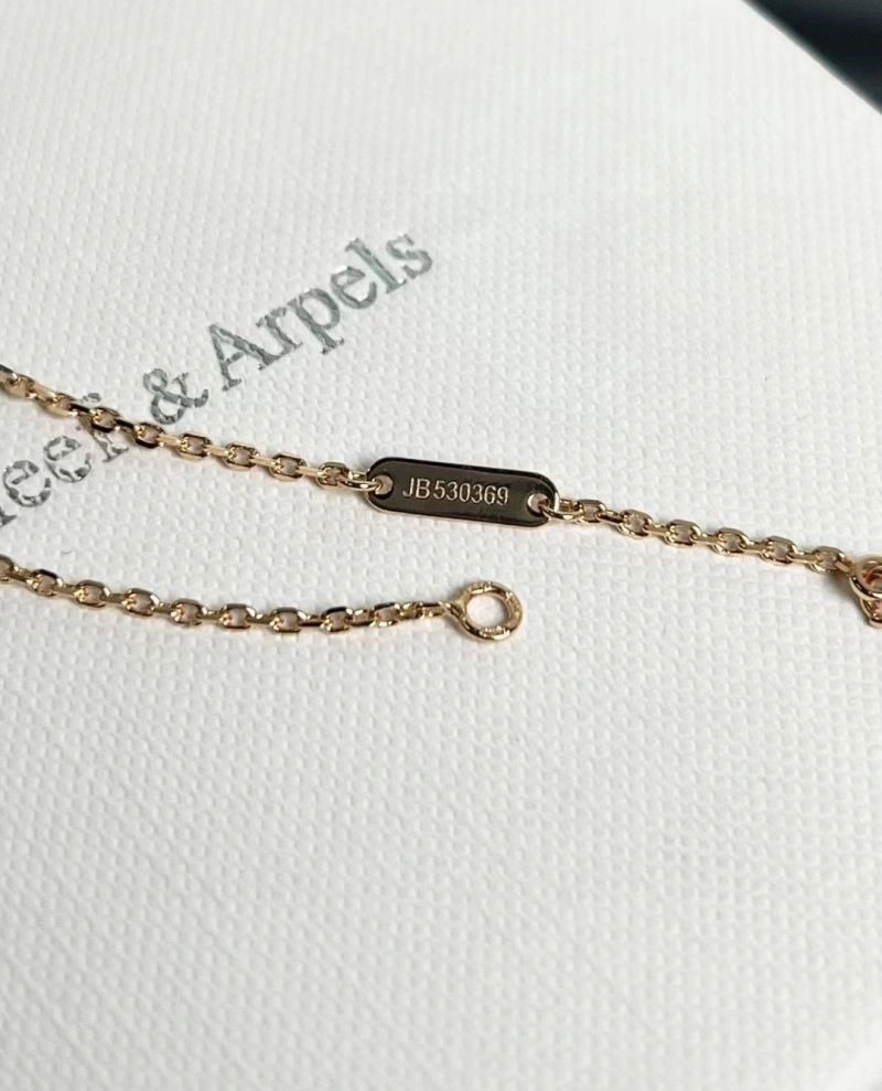 Comfortable Vca Necklaces 254515