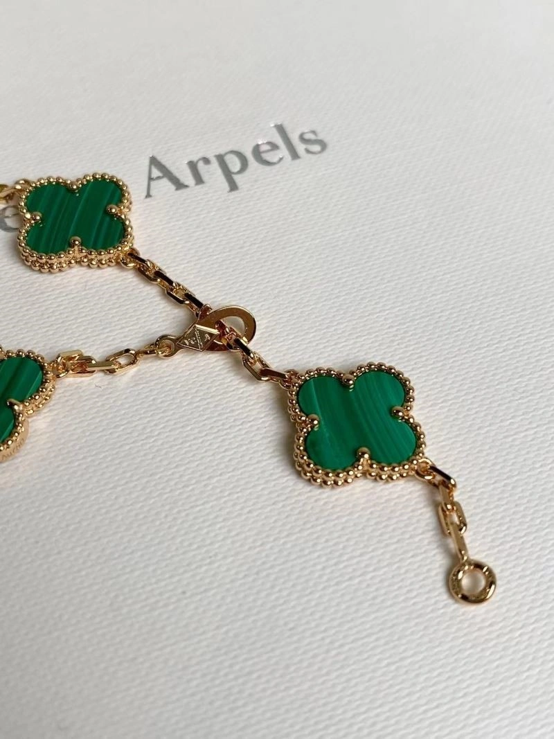 Seasonal Vca Necklaces 254510