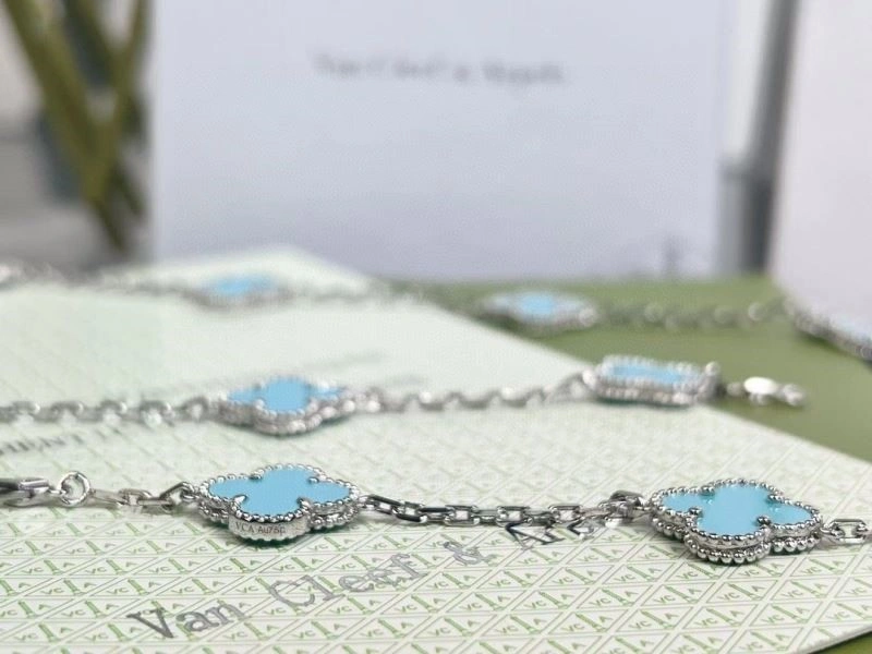 Breathable Vca Necklaces 254512