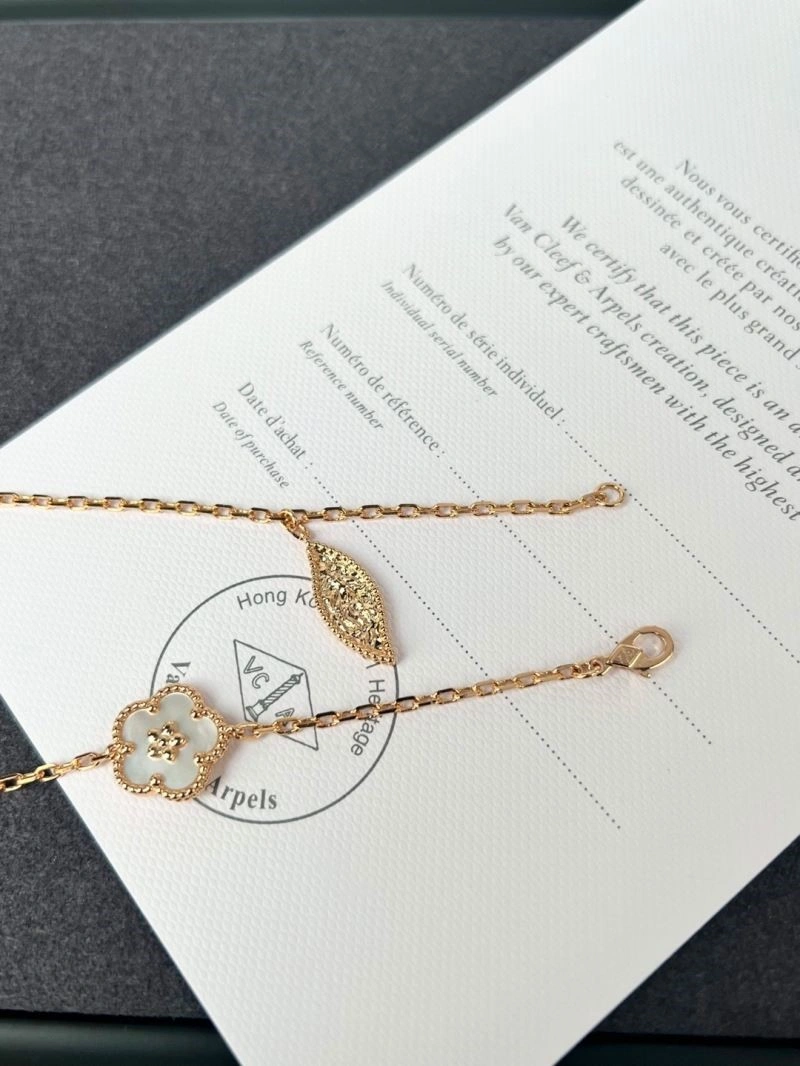 Vca Necklaces WellDesigned 254503